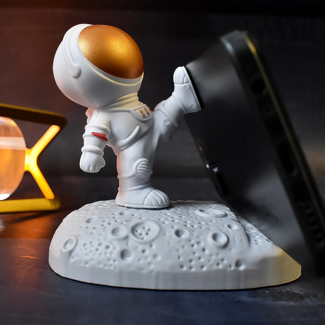 3D Astronaut Mobile Holder – Resin Spaceman Phone Stand for Desk, Car Dashboard & Decor (1 Pc / Mix Design)