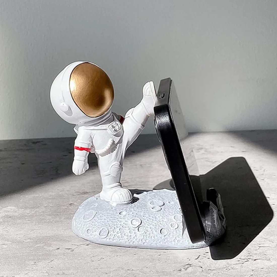 3D Astronaut Mobile Holder – Resin Spaceman Phone Stand for Desk, Car Dashboard & Decor (1 Pc / Mix Design) - Image 3