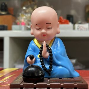 Solar-Powered Praying Monk Bobblehead – Peaceful Dashboard & Home Decor